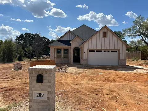 209 Eastridge Dr, Springtown, TX 76082