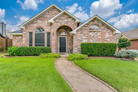 7022 Charleston Dr, Rowlett, TX 75089