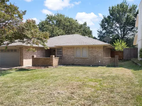 2108 Holt Rd, Arlington, TX 76006