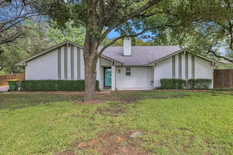 212 Gatewood Cir E, Burleson, TX 76028
