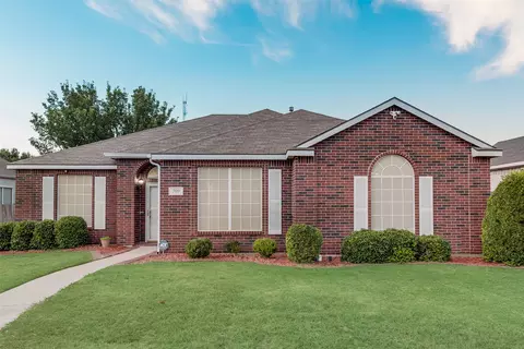 709 Longleaf Dr, Desoto, TX 75115