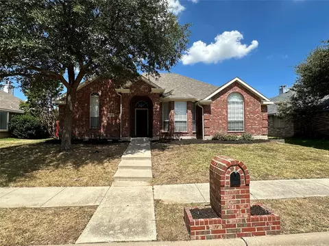 1021 Columbia Dr, Lewisville, TX 75067