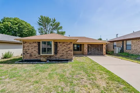 114 Black Forest Dr, Weatherford, TX 76086