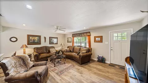 730 Cedarcrest Dr, Tool, TX 75143 photo 2