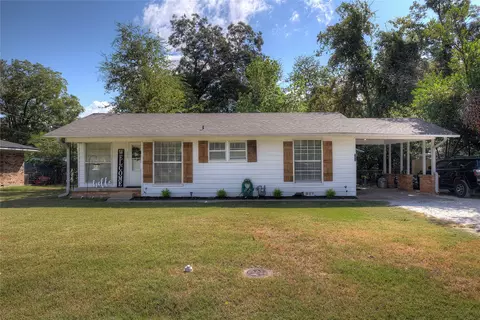 206 9th St, Sulphur Springs, TX 75482