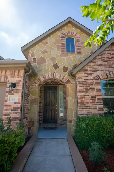 921 Cypress Hill Dr, Little Elm, TX 75068