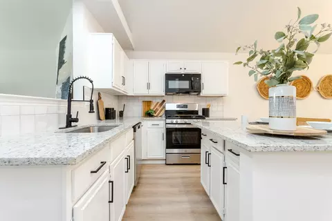 1708 Creekway Dr, Lewisville, TX 75067