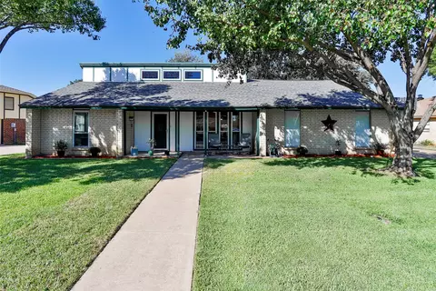 3900 Buckhorn Pl, Fort Worth, TX 76137