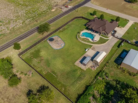 100 Cardiff Ln, Waxahachie, TX 75167