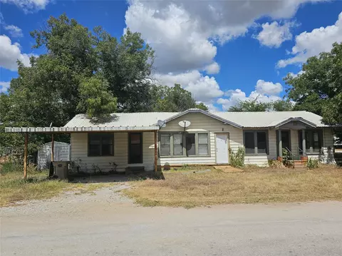 216 E Pecan St, Bangs, TX 76823