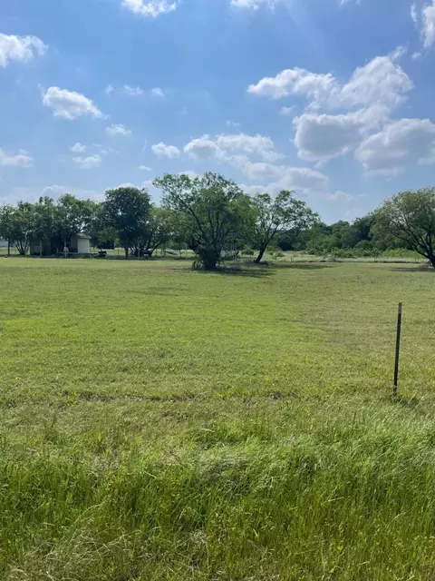 9208 Sunrise Dr, Fort Worth, TX 76134