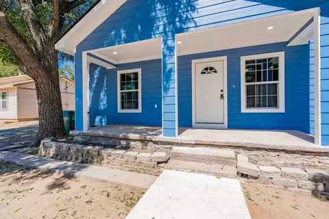 906 N Lamb St, Bowie, TX 76230