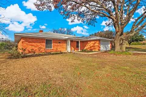 7033 Creek Bend Rd, Dallas, TX 75252