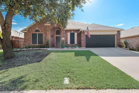 8116 Ross Lake Dr, Fort Worth, TX 76137
