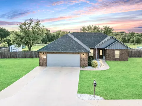 109 Indian Crk, Trenton, TX 75490