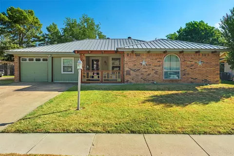 304 Linda Dr, Burleson, TX 76028