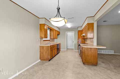 Kitchen - 137 Nesmith Rd, Abilene, TX 79602 photo 1 of 5
