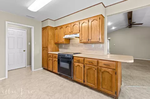 Kitchen - 137 Nesmith Rd, Abilene, TX 79602 photo 3 of 5