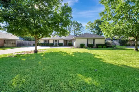 2 Riviera Ct, Trophy Club, TX 76262