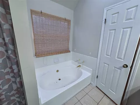 Bath - 34 Pebble Beach St, Abilene, TX 79606 photo 2 of 6