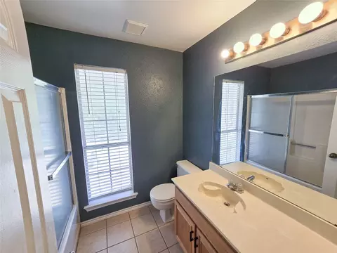 Bath - 34 Pebble Beach St, Abilene, TX 79606 photo 4 of 6