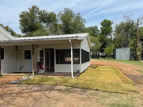 901 E 3rd St, Weatherford, TX 76086