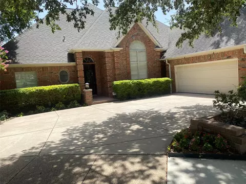 2112 Creekside Cir S, Irving, TX 75063