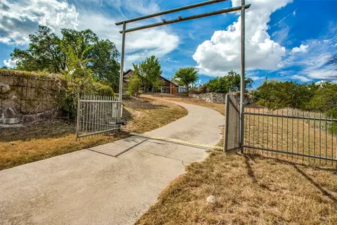 1925 Reynolds Dr, Azle, TX 76020