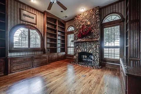 800 Locust Dr, Oak Leaf, TX 75154 photo 4