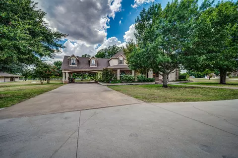 800 Locust Dr, Oak Leaf, TX 75154 photo 6