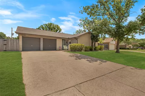 1129 Melvin Dr, Benbrook, TX 76126