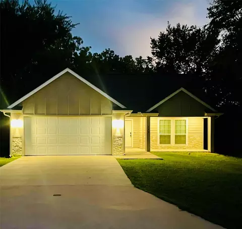 624 W Elm St, Denison, TX 75020
