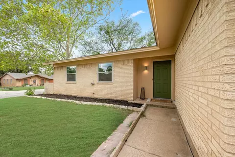 2917 Briercliff Dr, Denton, TX 76210