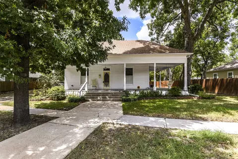911 E Marvin Ave, Waxahachie, TX 75165