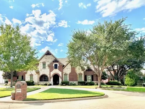 1011 Walnut Falls Cir, Mansfield, TX 76063