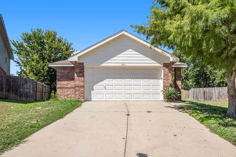 5852 Parkview Hills Ln, Fort Worth, TX 76179