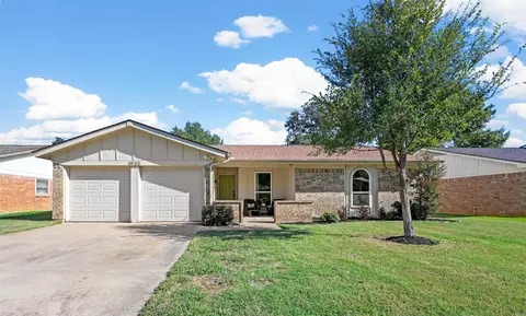 1933 Schumac Ln, Bedford, TX 76022