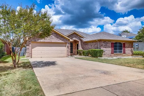 1808 Saint Nevis Dr, Mansfield, TX 76063