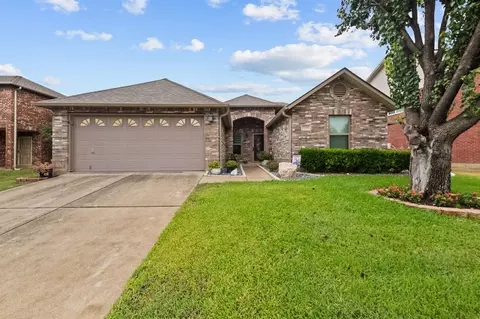 5268 Dillon Cir, Haltom City, TX 76137