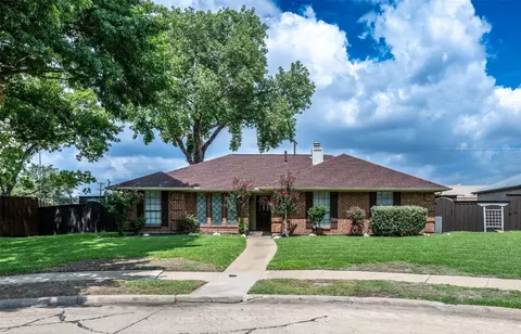 1919 Vista Oaks Dr, Carrollton, TX 75007
