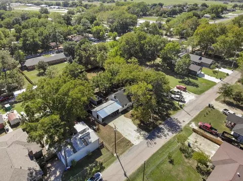 204 Pecan St, Collinsville, TX 76233