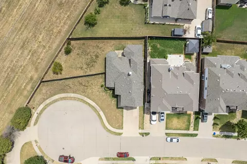 2711 Eastland Dr, Grand Prairie, TX 75052