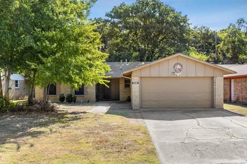 916 Shere Ln, Irving, TX 75060