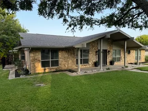 2108 Tamworth Ct, Bedford, TX 76021