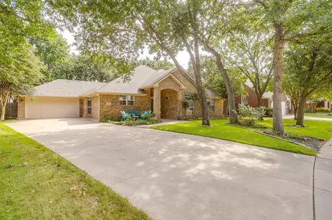 829 Royal Oak Ln, Burleson, TX 76028