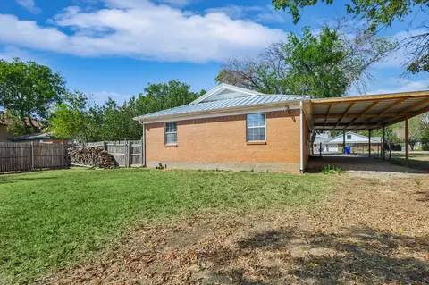 Exterior - 218 E Lloyd St, Krum, TX 76249 photo 5 of 5