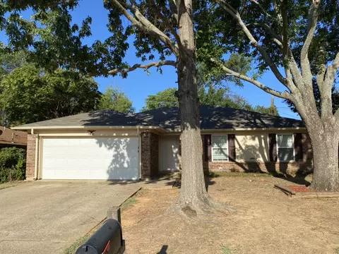 6200 Autumn Springs Dr, Arlington, TX 76001