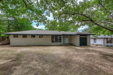 1414 Robin Dr, Sherman, TX 75092