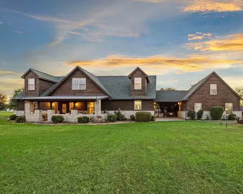 1900 Teller Bell Ct, Granbury, TX 76049