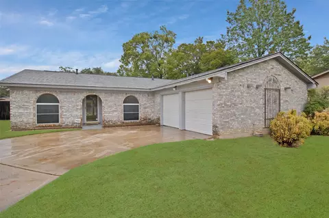 2304 Windsor Ct, Bedford, TX 76022